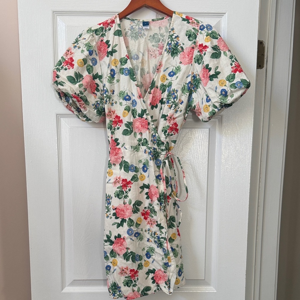 Gorgeous Old Navy Floral Wrap Dress